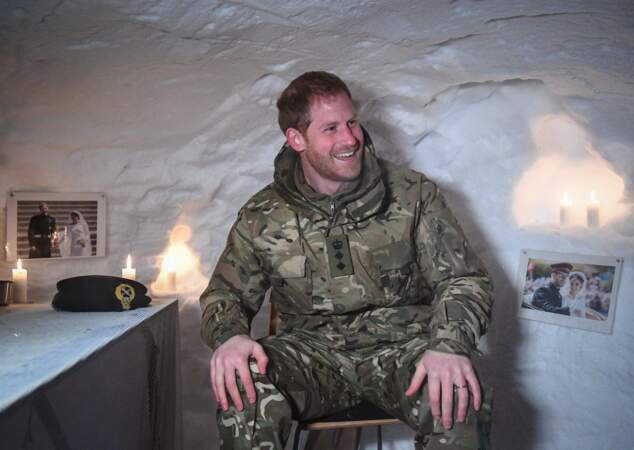 Le prince Harry ravi de découvrir les photos de son mariage dans un igloo aménagé pour lui