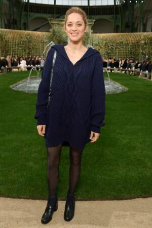 Marion Cotillard au défilé Chanel haute couture printemps-été 2018, au Grand Palais, le 23 janvier