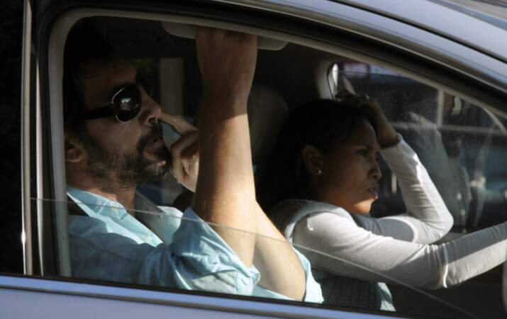 Tranquillou, Javier Bardem profite d'une petite pause en voiture...