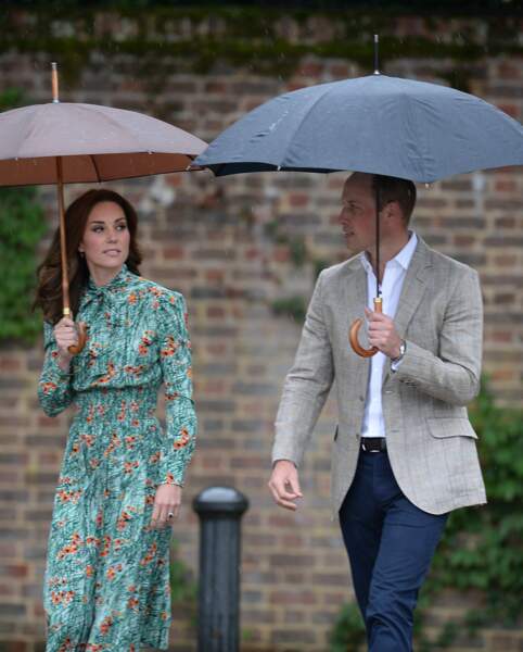 Les princes Harry et William et Kate Middleton visitent le jardin mémorial de Kensington Palace 