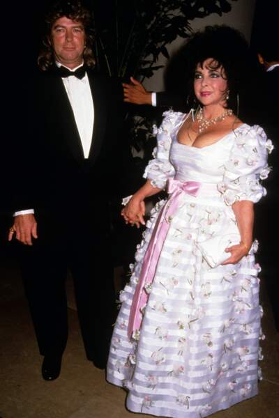 Larry Fortensky et Elizabeth Taylor se sont mariés le 6 octobre 1991, la 8ème union de Liz (il y en aura une 9ème)