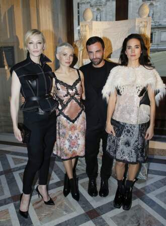 Soirée Louis Vuitton x Jeff Koons au Louvre : C. Blanchett, M. Williams, N. Ghesquiere et J. Connelly