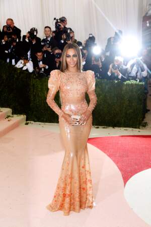 Les évolutions look des popstars : Beyoncé, aussi connue sous le nom de la Reine du look, la déesse du style...