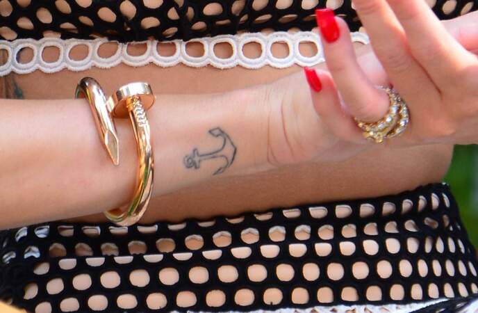 Le tatouage ancre marine de Miley Cyrus