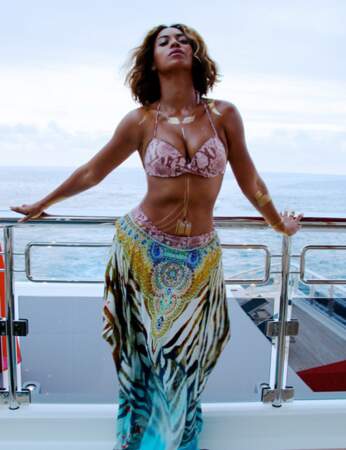 Et Beyoncé en profite pour se la jouer sirène