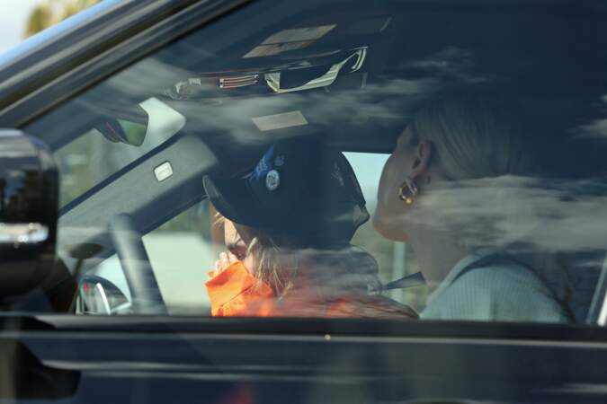 Justin Bieber s'effondre au côté d'Hailey Baldwin, à Los Angeles, le 11 octobre