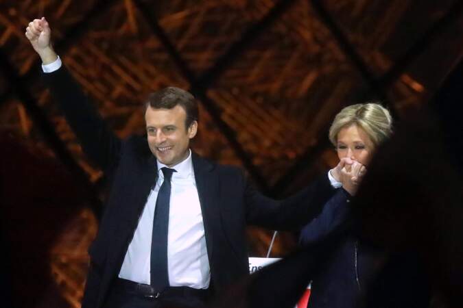 Elu président, Emmanuel Macron ne pouvait partager ce grand moment qu'avec sa femme