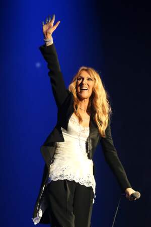Les chanteuses les mieux payées : 10. Céline Dion avec 27 millions de dollars