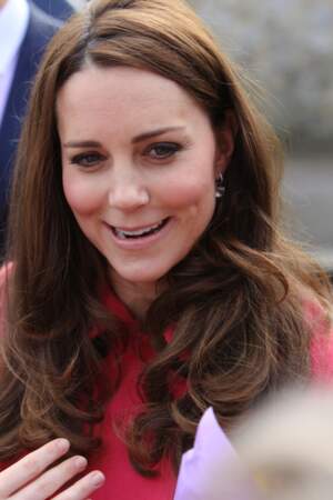 Kate Middleton répond aux questions des passants