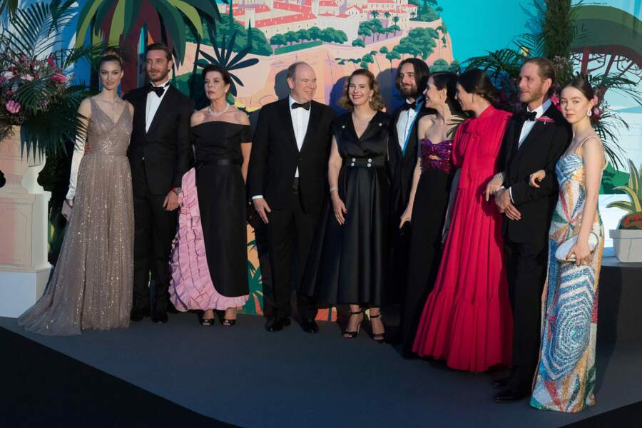 Stéphane Bern, Laëtitia Milot et Carole Bouquet radieux au Bal de la Rose pour un dernier hommage à Karl Lagerfeld 