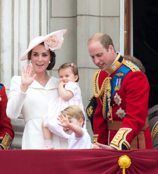 90 ans d'Elizabeth II : papa William cramponné à son turbulent little boy