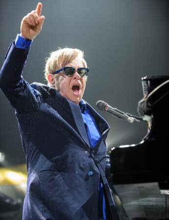 8ème place : Elton John avec 54 millions de dollars