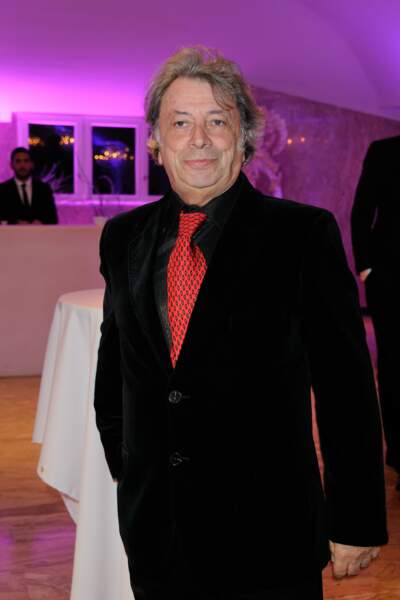 Le chanteur Hervé Vilard