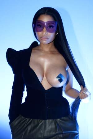 Ces robes qui ne cachent VRAIMENT rien, les tenues de soirée les plus osées des stars : Nicki Minaj