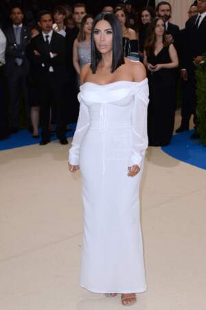 Bonjour je m'appelle Kim Kardashian et ma couleur préférée est le blanc car cela signifie le pureté