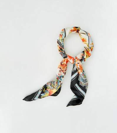 Foulard multicolore en satin à imprimé cachemire et floral, Newlook, 9,99€