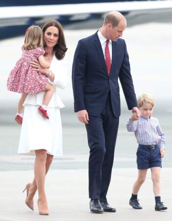 Le prince George fait la tête lors d’une visite officielle - George ou la joie de vivre en culottes courtes