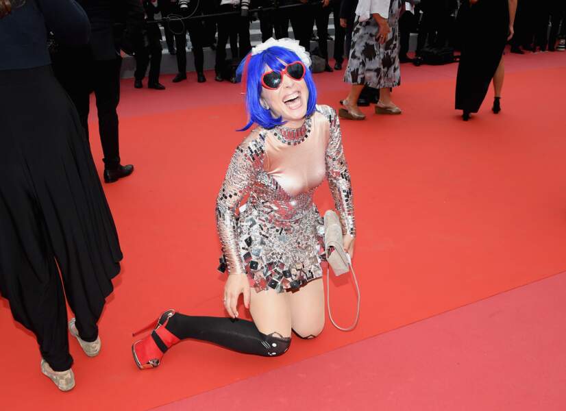 Festival de Cannes : la chanteuse Marie Parie a un accident... sur les marches du Palais des festivals