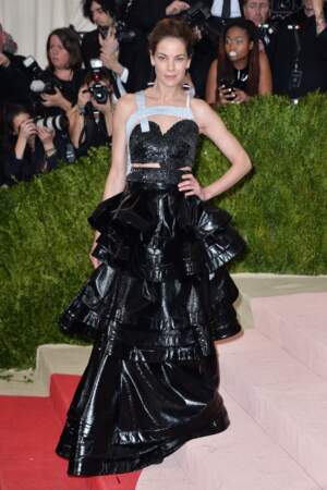 Ratés du Met Gala 2016: Michelle Monaghan en tenue "bustier et gasoil"