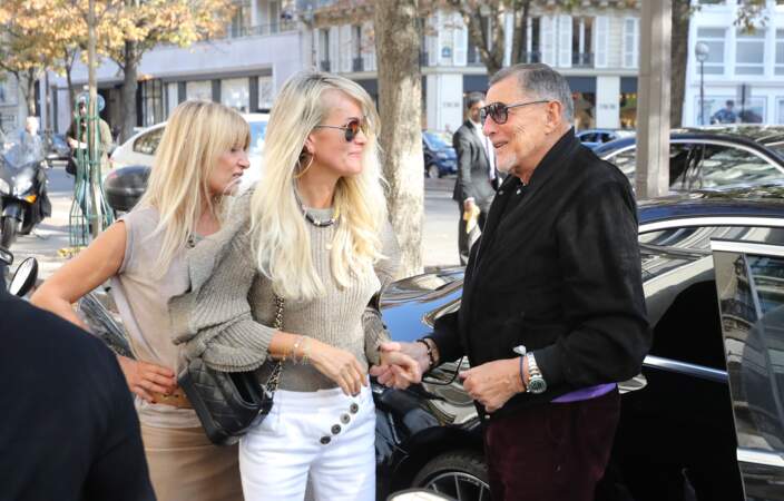 Jean-Claude Camus dépose Laeticia Hallyday chez son avocat, Me Ardavan Amir-Aslani, à Paris