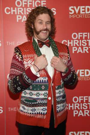 Projection de Joyeux Bordel : T. J. Miller arborait un sémillant Christmas sweater