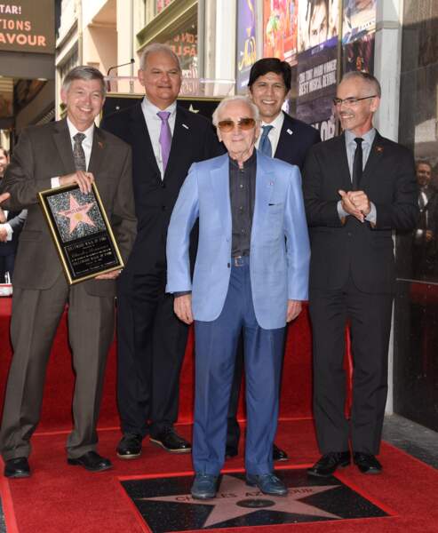 Charles Aznavour reçoit son étoile sur le Walk of Fame d'Hollywood Boulevard