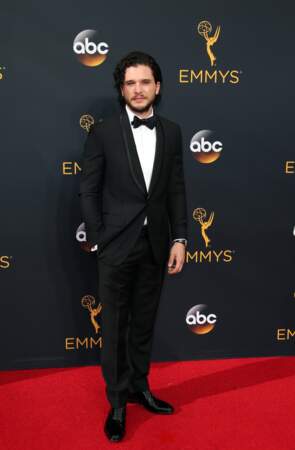 Emmy Awards 2016 : Kit Harington en Givenchy