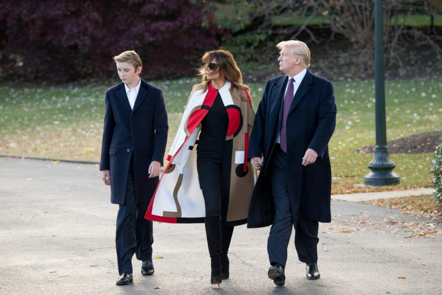 Le manteau Dior de Melania Trump ulcère les Américains pour Thanksgiving