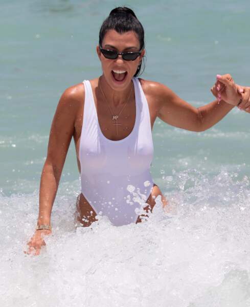 Kourtney Kardashian à la plage à Miami