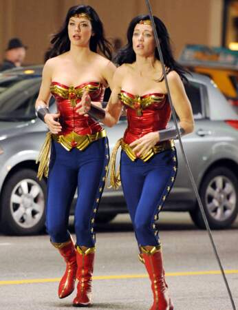 Adrianne Palicki et sa doublure dans Wonder Woman