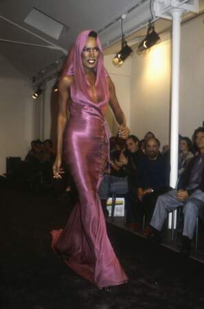 Grace Jones, défilé couture printemps/été Alaïa, Paris 1986 