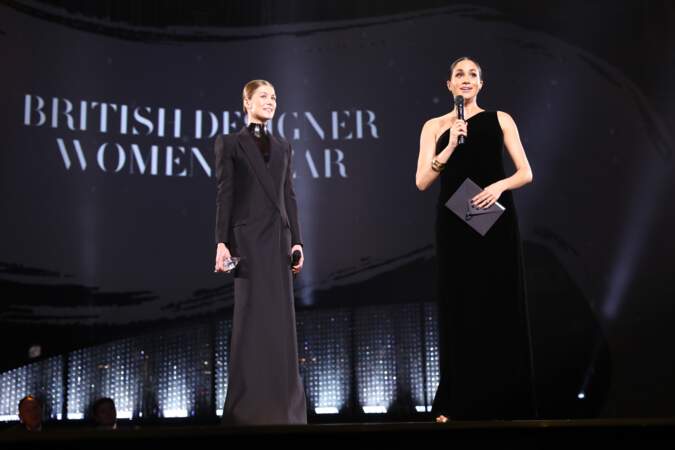 Meghan Markle future maman : la duchesse de Sussex dévoile son ventre rond aux British Fashion Awards