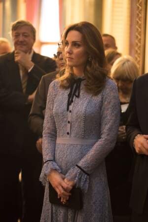 Kate Middleton affiche un joli début de baby bump lors d’une apparition publique