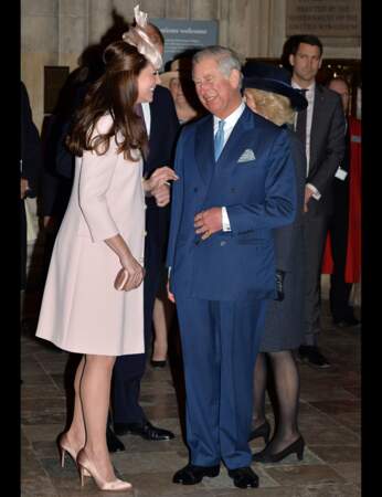 Kate visiblement ravie de retrouver son beau-père Charles...