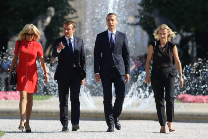 Séance photo pour Brigitte et Emmanuel Macron et leurs homologues Christian Kern et son épouse Eveline