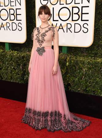 Golden Globes 2017 : Felicity Jones en Gucci (le résultat est vieillot, dommage)