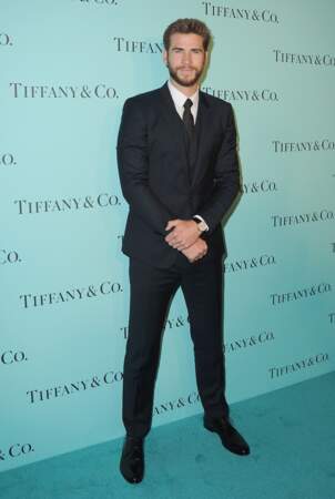 Soirée Tiffany : Liam Hemsworth, beau gosse en smoking