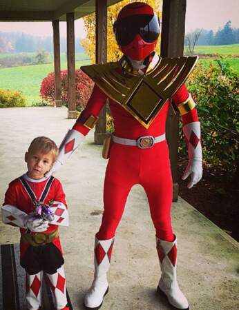 Justin Bieber déguisé en Power Ranger rouge