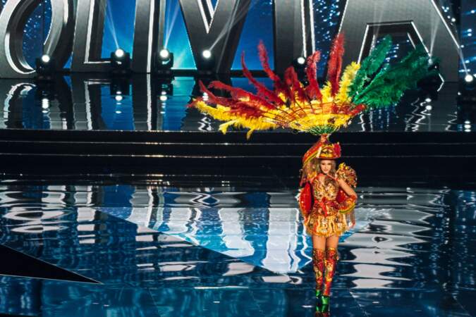 Miss Univers 2016 : Défilé en costume national pour Miss Bolivie et sa tenue ultra pratique pour prendre le métro