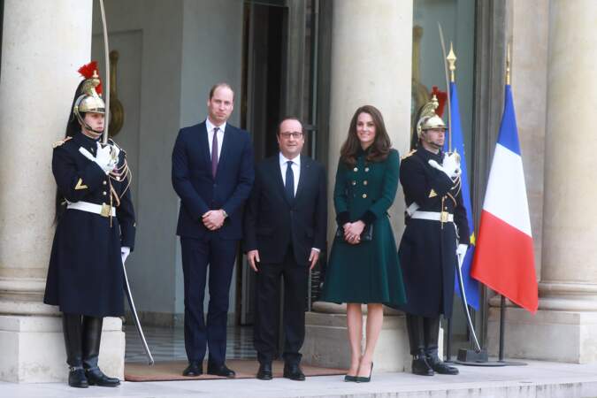  Kate Middleton et le prince William accueillis par François Hollande à l’Elysée