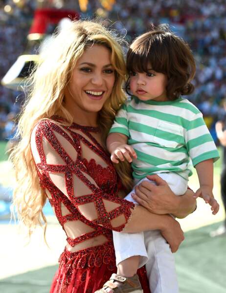 Shakira et son bébé illuminent la cérémonie de clôture du Mondial - Voici