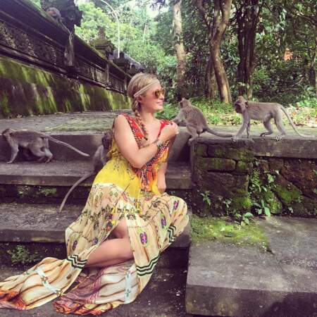 Les people posent avec des animaux : Paris Hilton