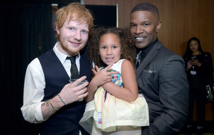 Annalise Bishop pose avec son père Jamie Foxx et le chanteur Ed Sheeran