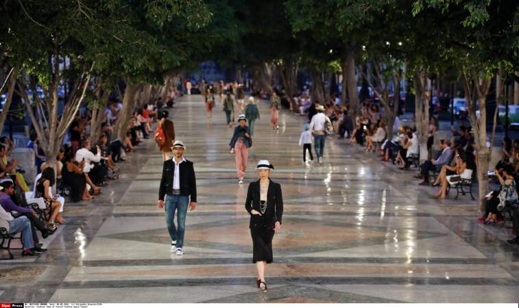 Défilé Chanel à Cuba : les modèles ont défilé sur le sublime Paseo del Prado, lieu emblématique de La Havane