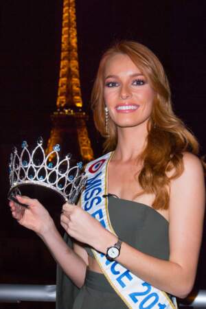 La nouvelle couronne Miss France a été dévoilée lors d'une soirée non loin de la Tour Eiffel.