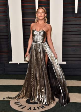 Soirée Vanity Fair Oscars 2016 : Kate Hudson qui a une passion pour les robes en peau de truite