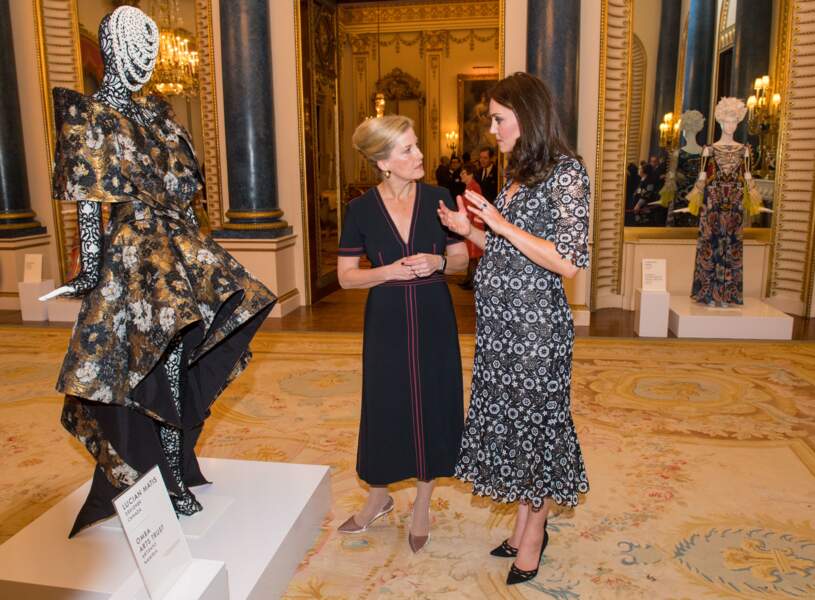 Kate Middleton et Sophie Rhys-Jones, au Palais de Buckingham, le 19 février 2018