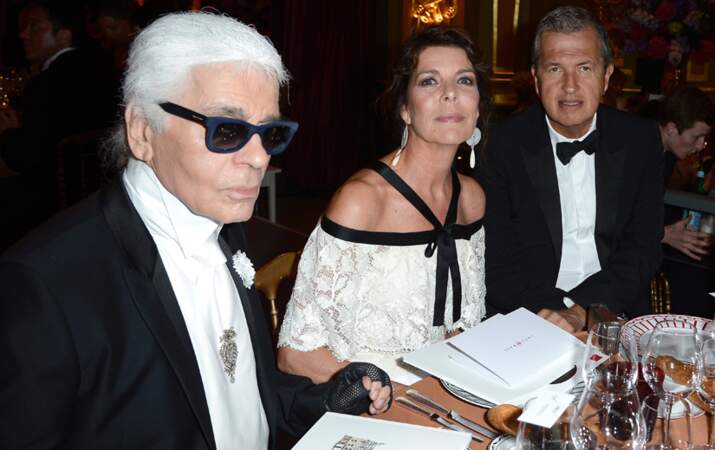 La princesse Caroline entourée de Karl Lagerfeld et du photographe Mario Testino