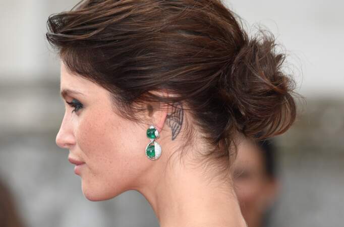 Le tatouage à l'oreille de Gemma Arterton