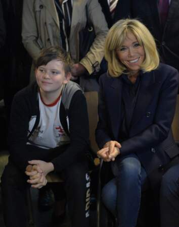 Brigitte Macron rayonnante pour sa première sortie publique depuis les obsèques de son frère